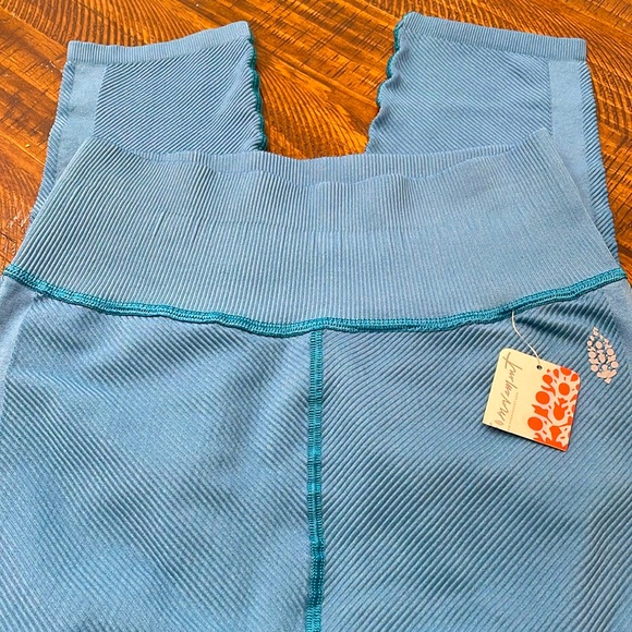 FREE PEOPLE Free Throw Cropped Leggings - Picture 6 of 10